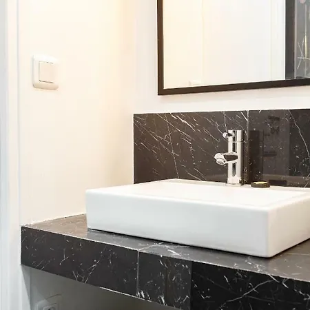 Habitat Parisien - Ponthieu Champs Elysees Apartment *