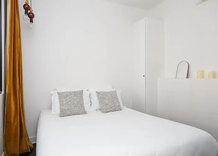 Habitat Parisien - Ponthieu Champs Elysees * Paris
