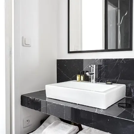 Habitat Parisien - Ponthieu Champs Elysees Apartment